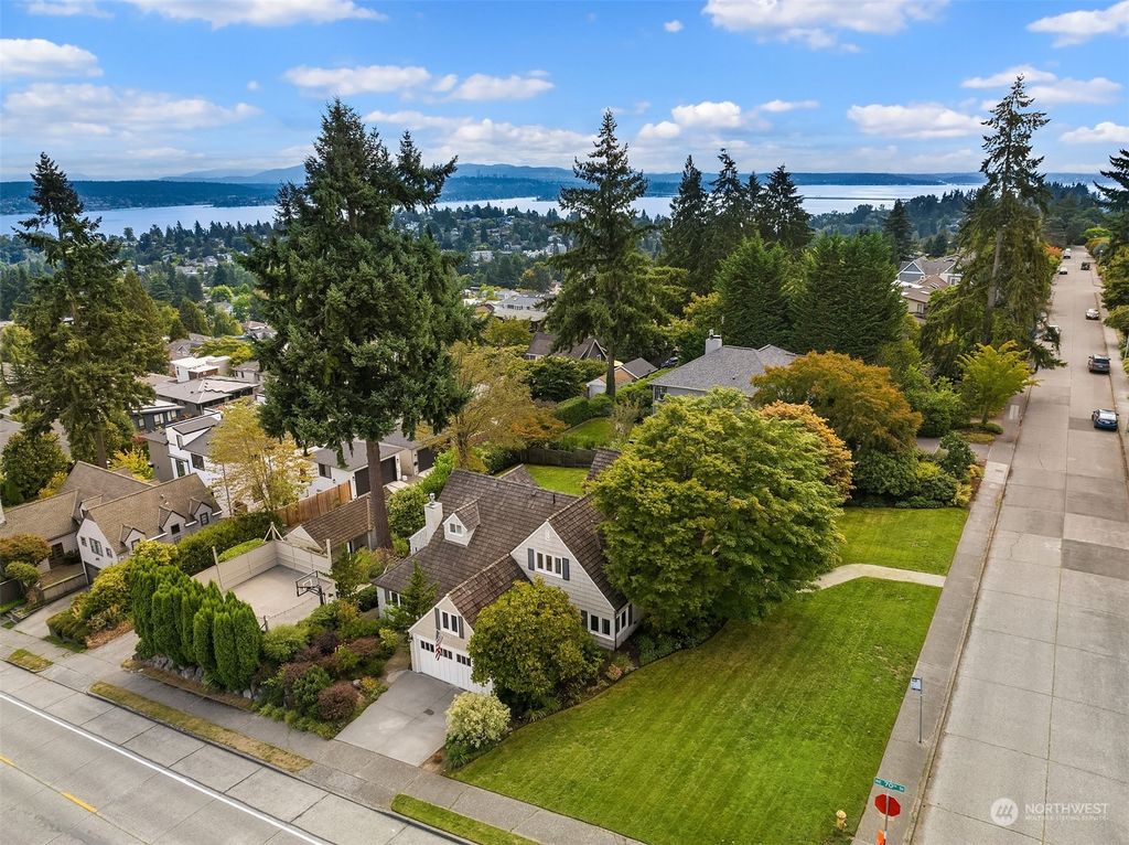Photo of 6850 50th Avenue NE, Seattle, WA 98115 (MLS # 2160803)