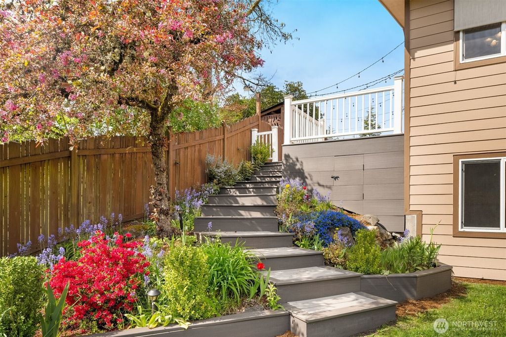 Photo of 16204 Main Street, Bellevue, WA 98008 (MLS # 2514427)