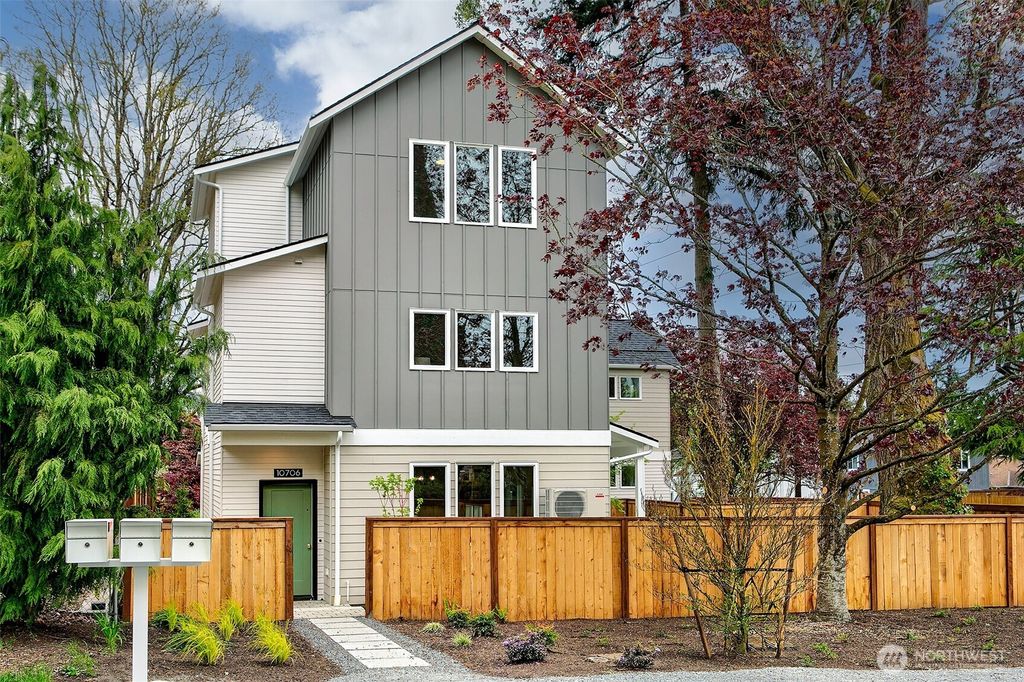 Photo of 10706 Fremont Avenue N, Seattle, WA 98133 (MLS # 2448520)