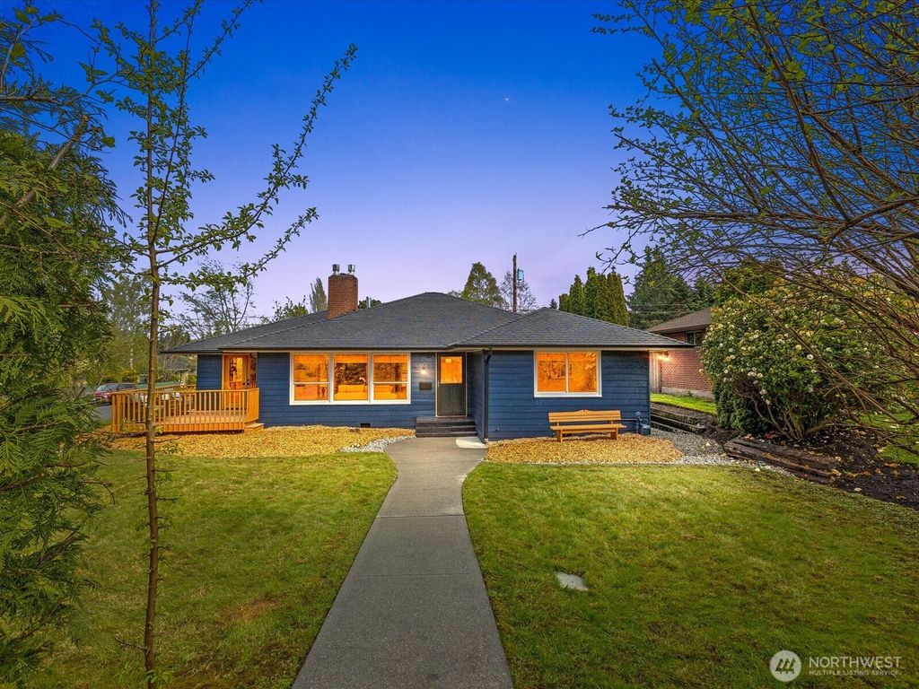 Photo of 601 Colby Avenue, Everett, WA 98201 (MLS # 2358142)