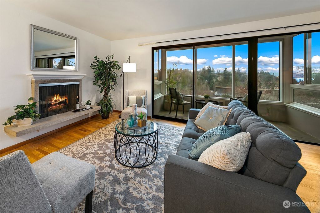 Photo of 5101 NE 55th Street #201, Seattle, WA 98105 (MLS # 2185416)