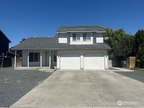 Photo of 1346 Oasis Circle, Moses Lake, WA 98837 (MLS # 2424738)
