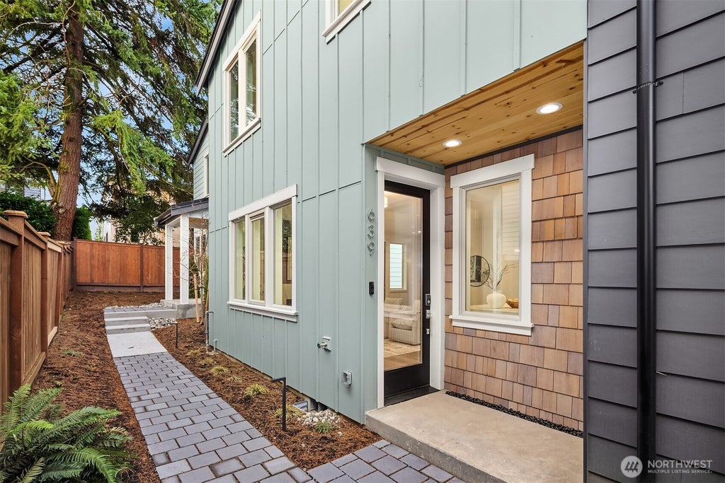 Photo of 639 18th Avenue W, Kirkland, WA 98033 (MLS # 2581086)