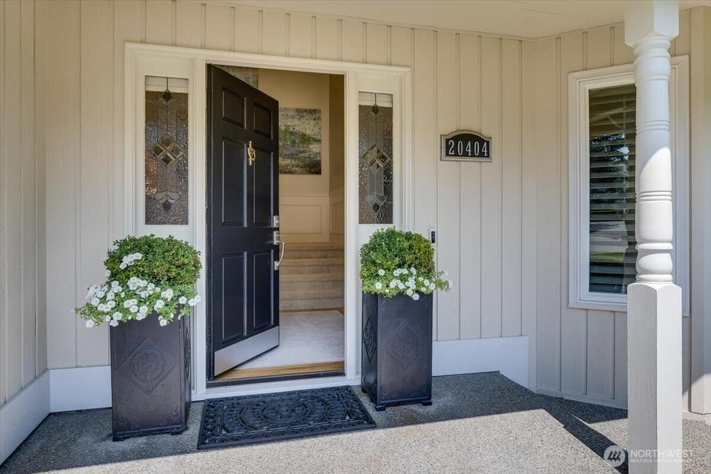 Photo of 20404 NE 35Th Street, Sammamish, WA 98074 (MLS # 2566647)