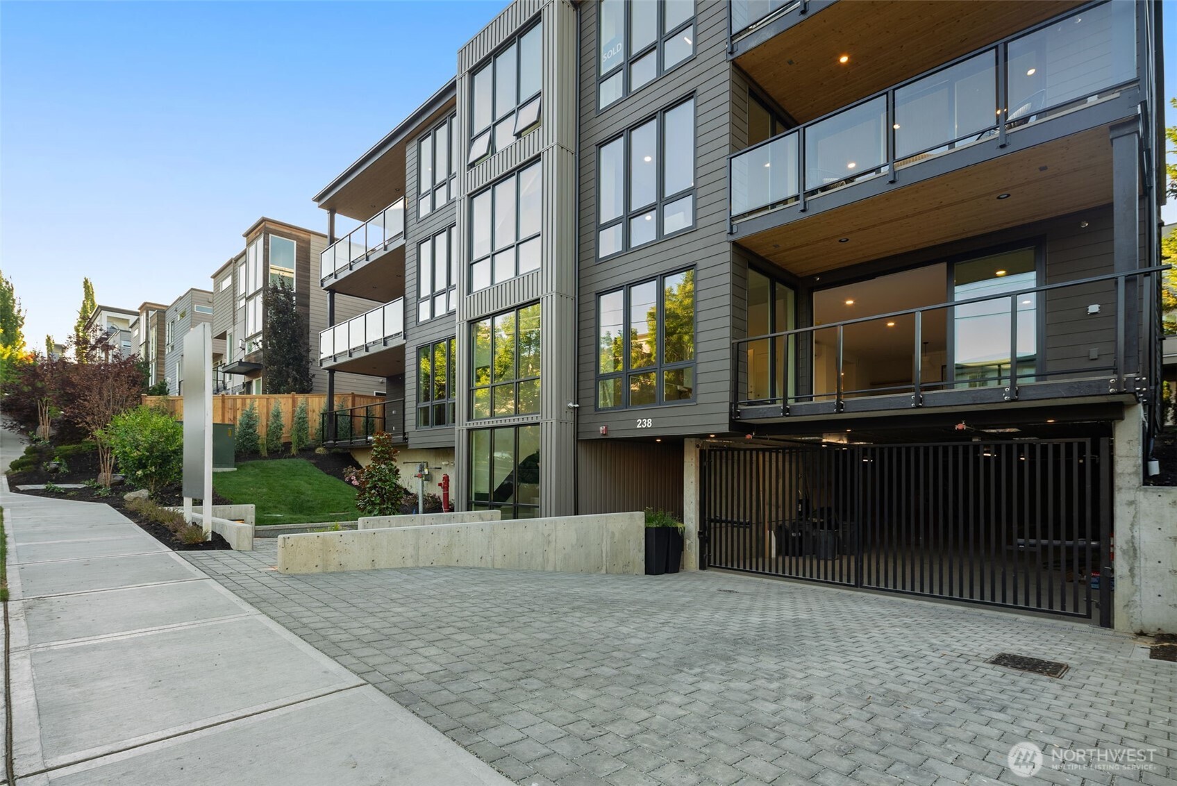 238 4th Avenue 300