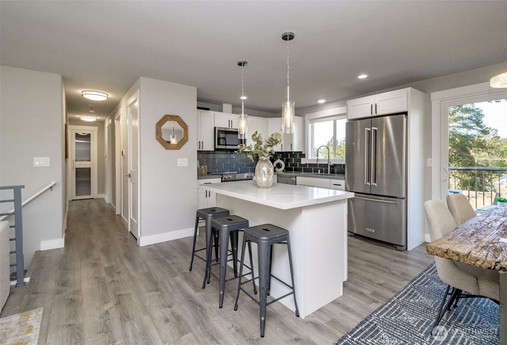 Photo of 6701 15th Avenue SW, Seattle, WA 98106 (MLS # 2440678)