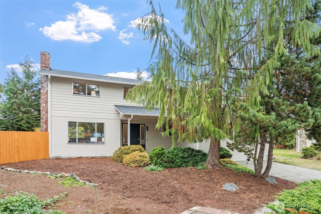 Photo of 1636 Jefferson Court SE, Renton, WA 98058 (MLS # 2445318)