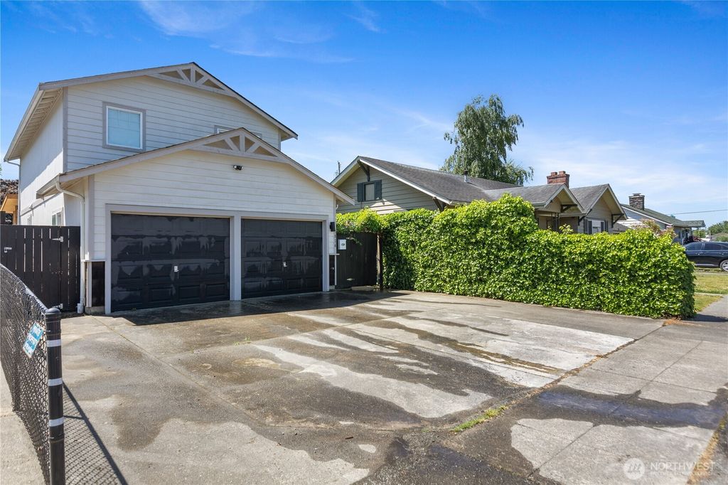 Photo of 1814 7th Street NE, Marysville, WA 98270 (MLS # 2382659)