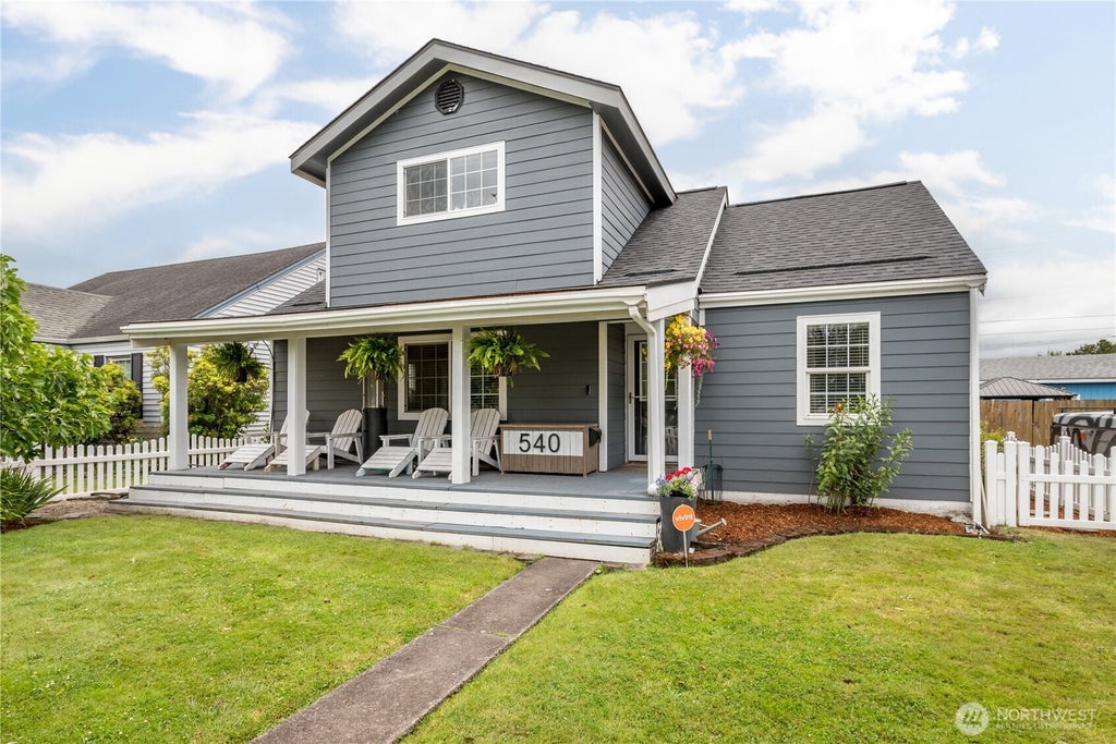 Photo of 540 22nd Avenue, Longview, WA 98632 (MLS # 2548158)