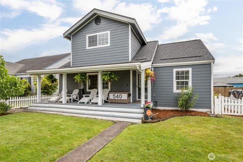 Photo of 540 22nd Avenue, Longview, WA 98632 (MLS # 2548158)