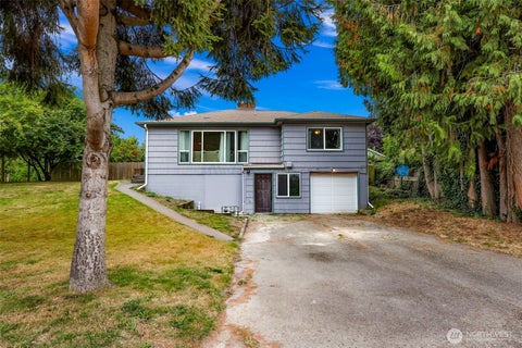 Photo of 1016 Lincoln Street, Mount Vernon, WA 98273 (MLS # 2581170)