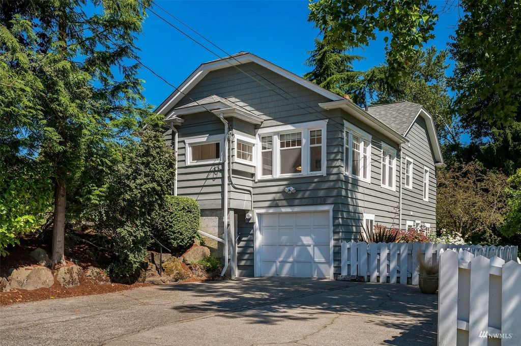 Photo of 3228 SW Andover Street, Seattle, WA 98126 (MLS # 1995363)