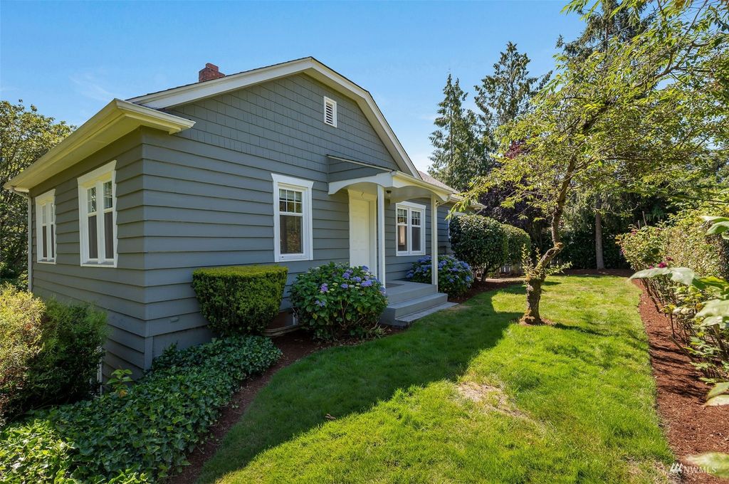 Photo of 3228 SW Andover Street, Seattle, WA 98126 (MLS # 1995363)