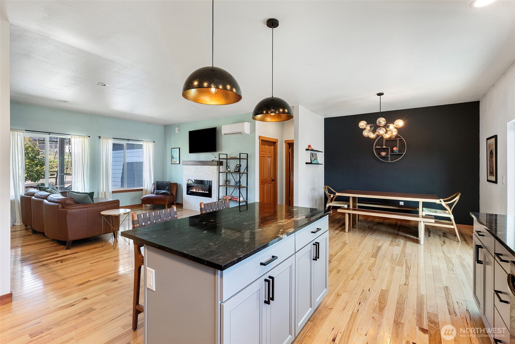 3040 Classic Avenue NE