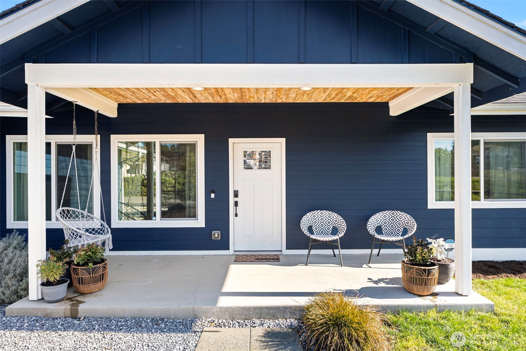 3040 Classic Avenue NE