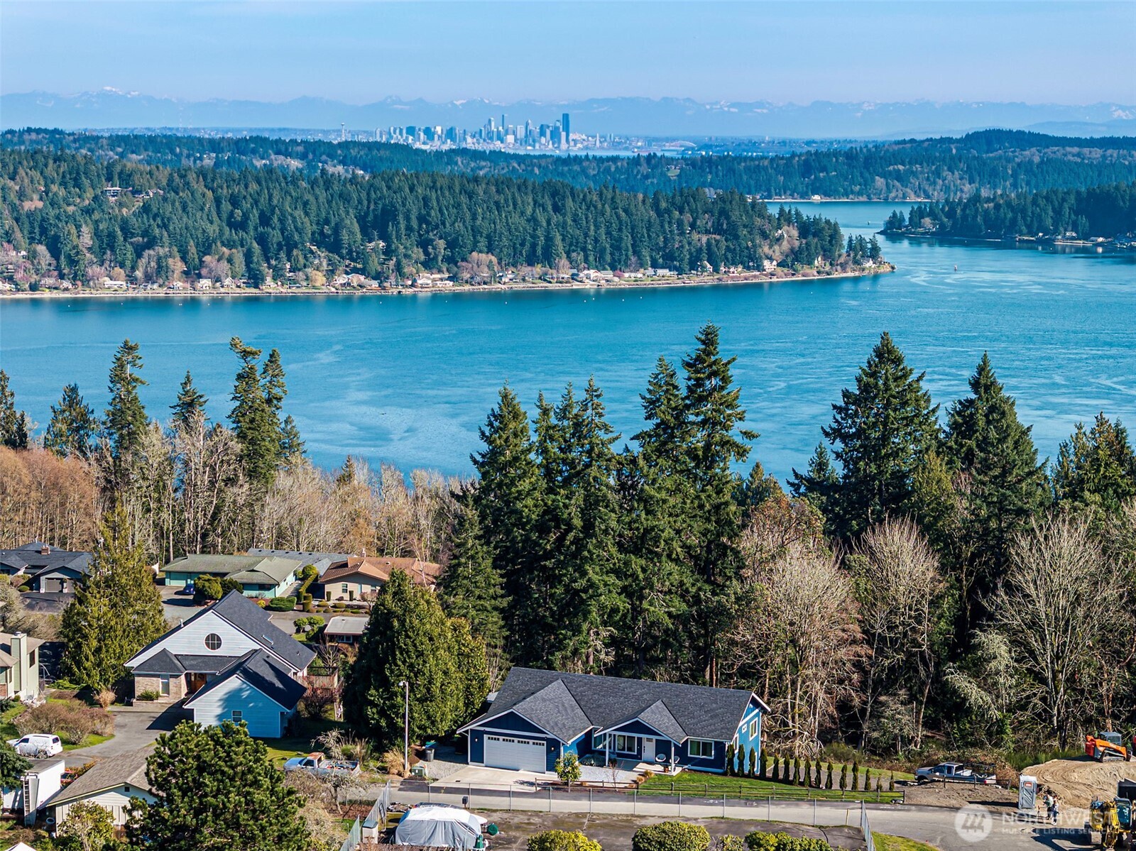 3040 Classic Avenue NE