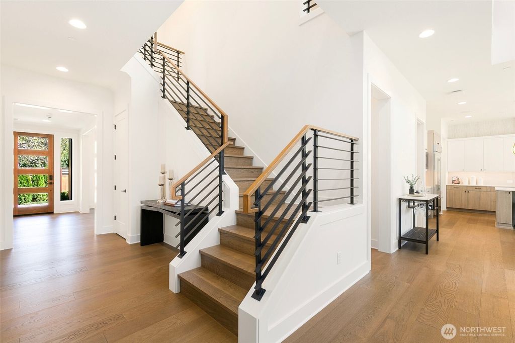 Photo of 11608 SE 47th Place, Bellevue, WA 98006 (MLS # 2430817)