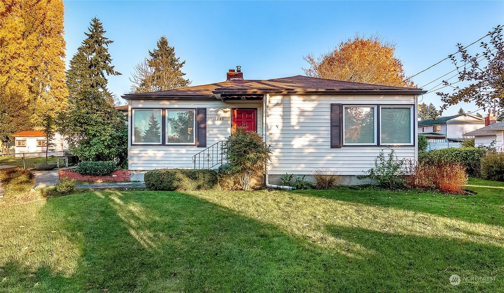 Photo of 11240 26th Avenue SW, Burien, WA 98146 (MLS # 2179440)