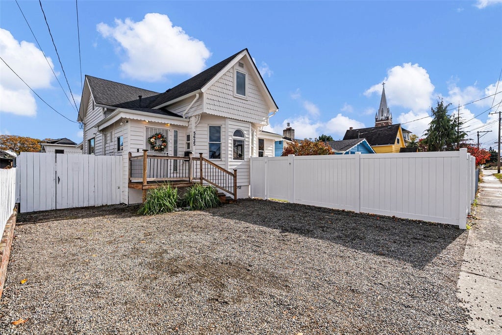 Photo of 5625 S Warner Street, Tacoma, WA 98409 (MLS # 2599567)