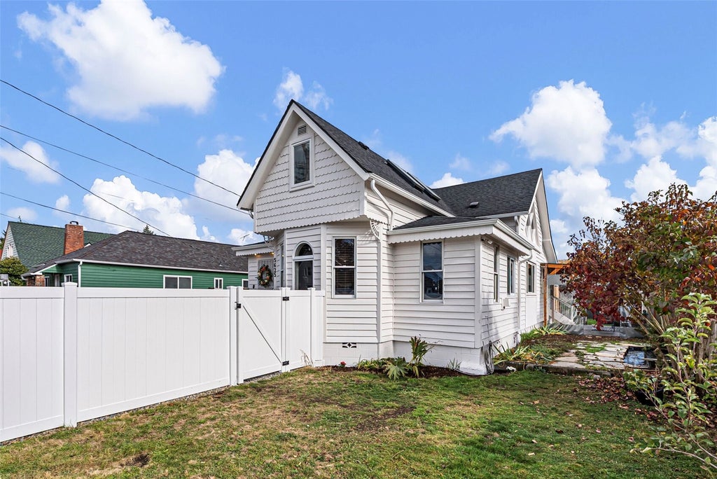Photo of 5625 S Warner Street, Tacoma, WA 98409 (MLS # 2599567)