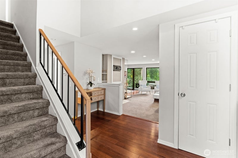 7811 Zircon Drive SW