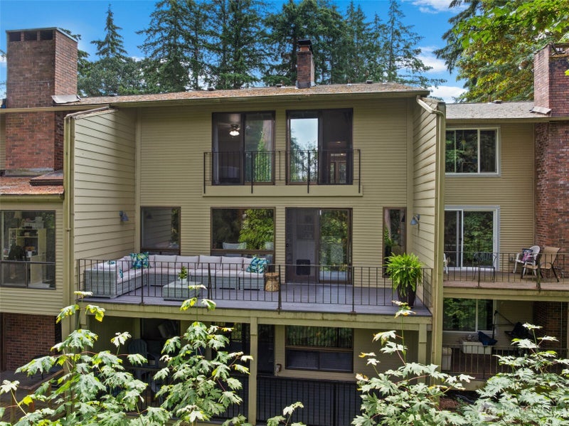 7811 Zircon Drive SW
