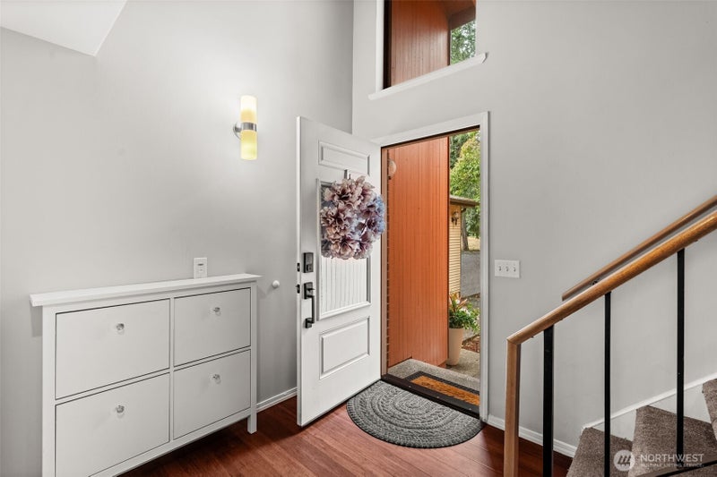 7811 Zircon Drive SW