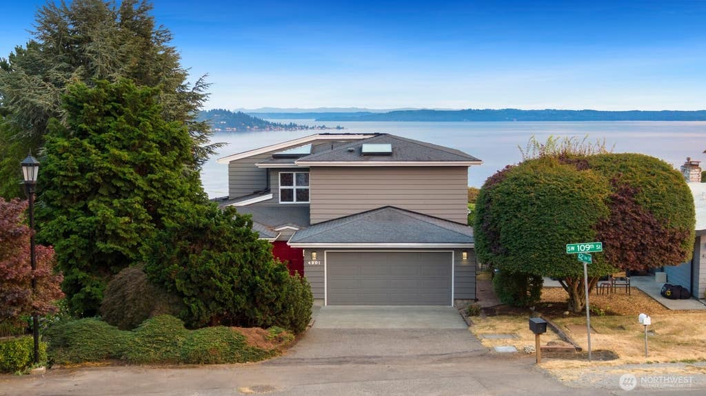 Photo of 4201 SW 109th, Seattle, WA 98146 (MLS # 2569199)
