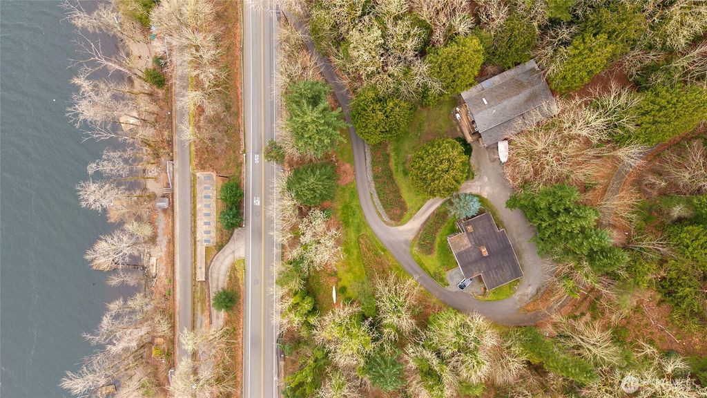 Photo of 2232 E Lake Sammamish Parkway NE, Sammamish, WA 98074 (MLS # 2483545)