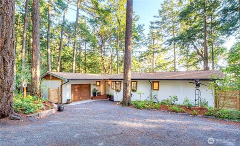 Photo of 265 Madrona Drive, Friday Harbor, WA 98250 (MLS # 2347940) Photo of 265 Madrona Drive, Friday Harbor, WA 98250 (MLS # 2347940)