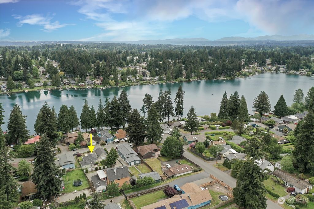 Photo of 2041 S 308th Street, Federal Way, WA 98003 (MLS # 2244871)