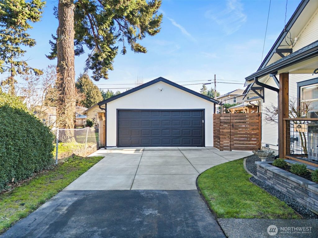 Photo of 331 4th Street SE, Puyallup, WA 98372 (MLS # 2473120)