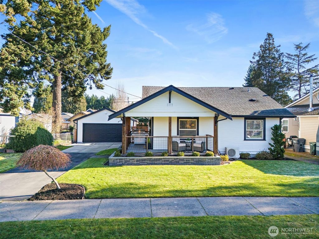 Photo of 331 4th Street SE, Puyallup, WA 98372 (MLS # 2473120)