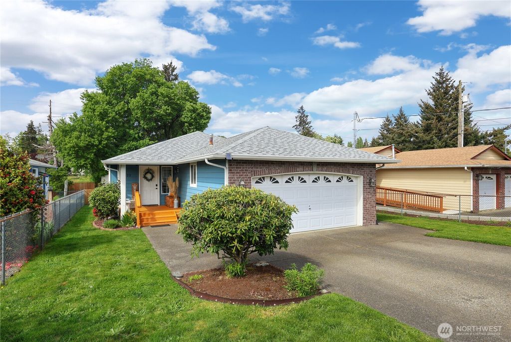 Photo of 177 132nd Street E, Tacoma, WA 98445 (MLS # 2516958)