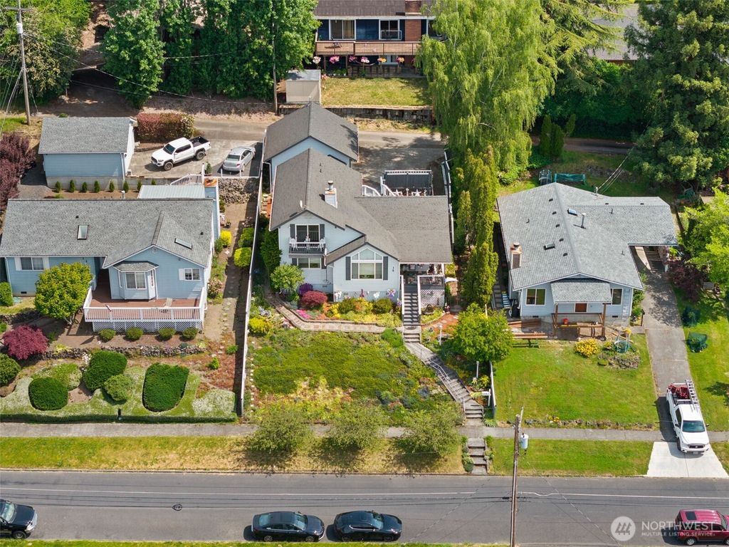 Photo of 38 SE Washington Street, Chehalis, WA 98532 (MLS # 2524561)
