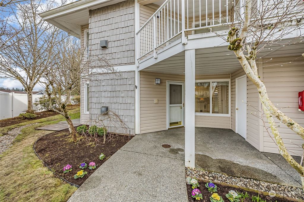 Photo of 11130 SE 208th Street #H104, Kent, WA 98031 (MLS # 2197685)