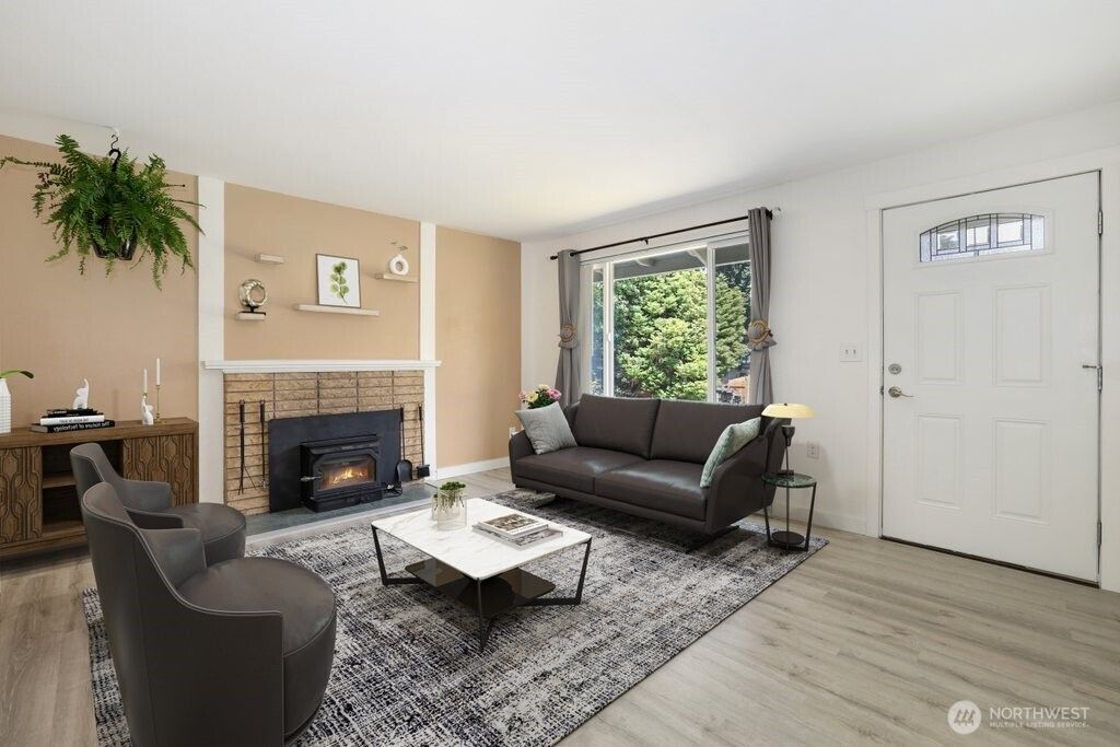 Photo of 30215 6th Avenue SW, Federal Way, WA 98023 (MLS # 2393613)