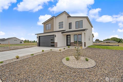 Photo of 744 N WIDGEON Street, Moses Lake, WA 98837 (MLS # 2492550)