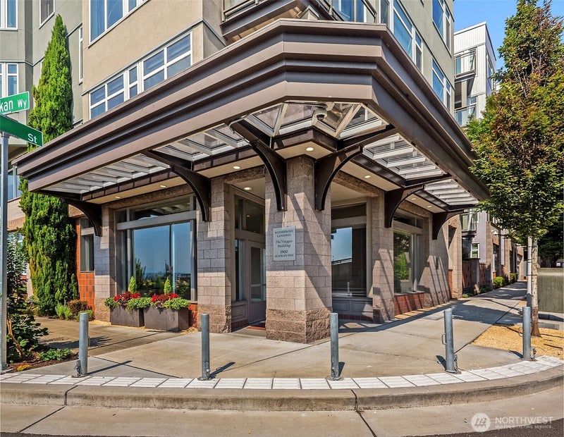 1900 Alaskan Way 504