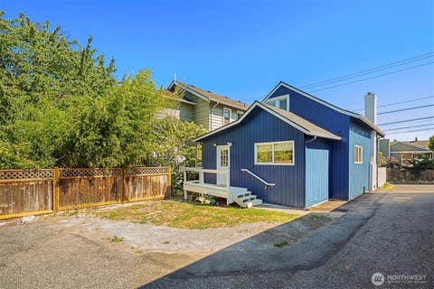 Photo of 332 NE 50th Street, Seattle, WA 98105 (MLS # 2567331)
