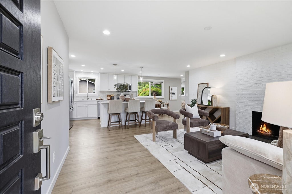 Photo of 14237 105th Avenue NE, Kirkland, WA 98034 (MLS # 2577504)
