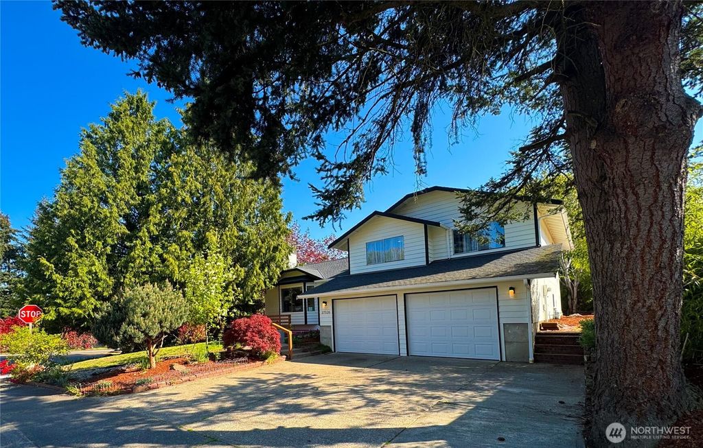 Photo of 27526 26th Avenue S, Federal Way, WA 98003 (MLS # 2364972)