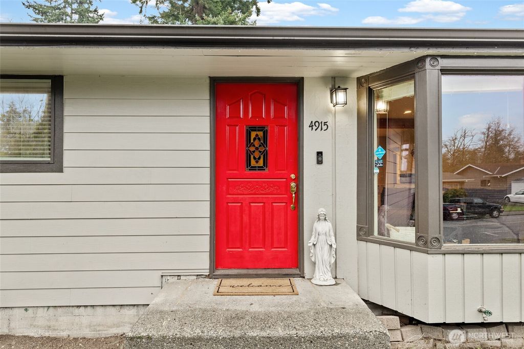 Photo of 4915 Dogwood Drive, Everett, WA 98203 (MLS # 2458862)