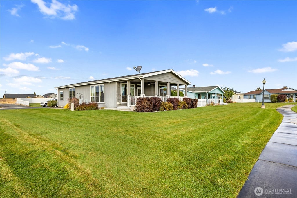 Photo of 1701 E Burr Avenue #32, Moses Lake, WA 98837 (MLS # 2594051)