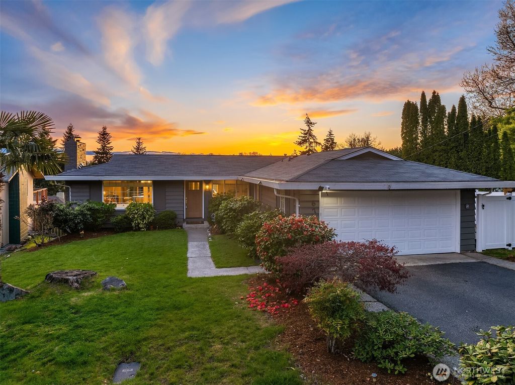 Photo of 671 152nd Avenue NE, Bellevue, WA 98007 (MLS # 2349039)