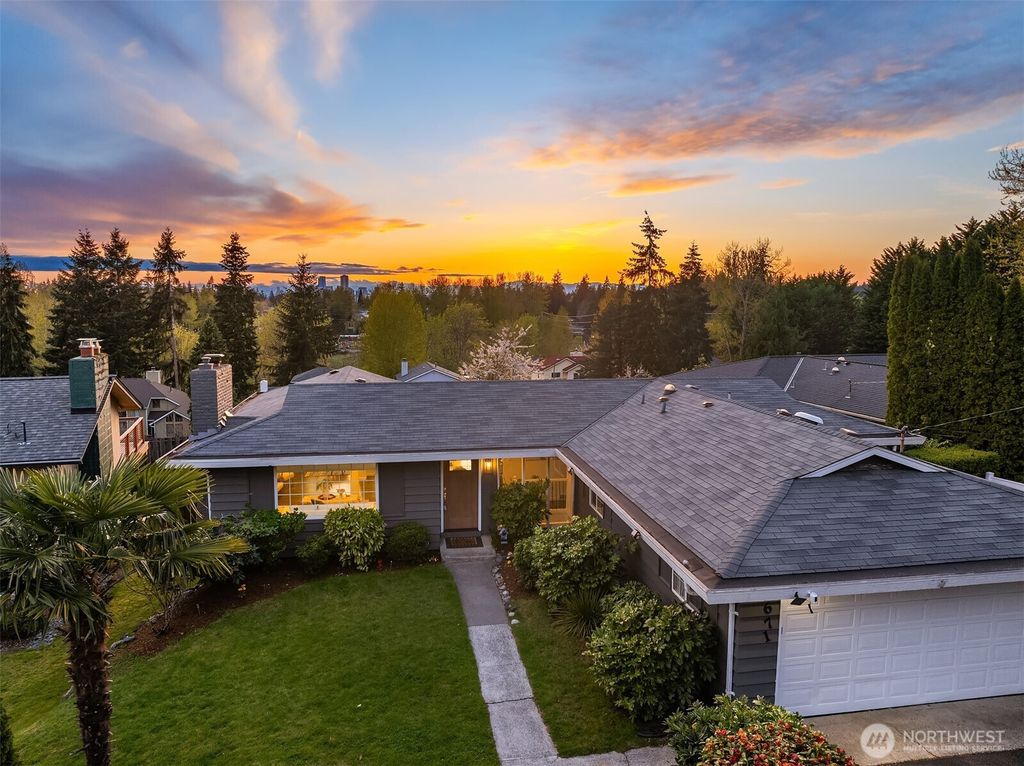 Photo of 671 152nd Avenue NE, Bellevue, WA 98007 (MLS # 2349039)