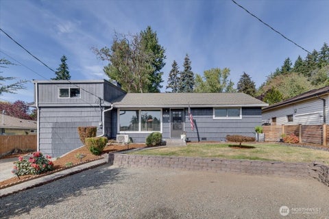 Photo of 1416 NE 158th Street, Shoreline, WA 98155 (MLS # 2585301)