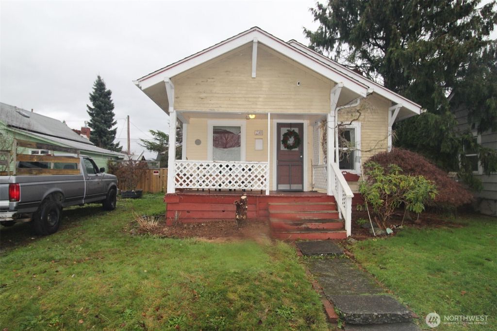 Photo of 210 S 9th Street, Mount Vernon, WA 98274 (MLS # 2459179)
