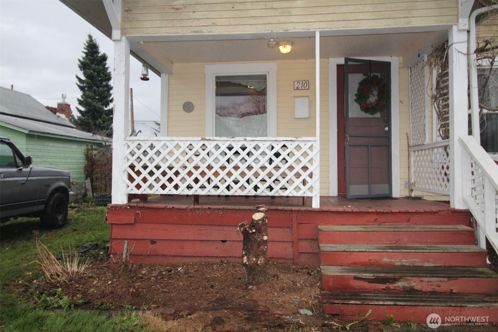 Photo of 210 S 9th Street, Mount Vernon, WA 98274 (MLS # 2459179)