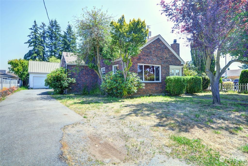 Photo of 1064 Cedar Ave Ave, Marysville, WA 98270 (MLS # 2261840)